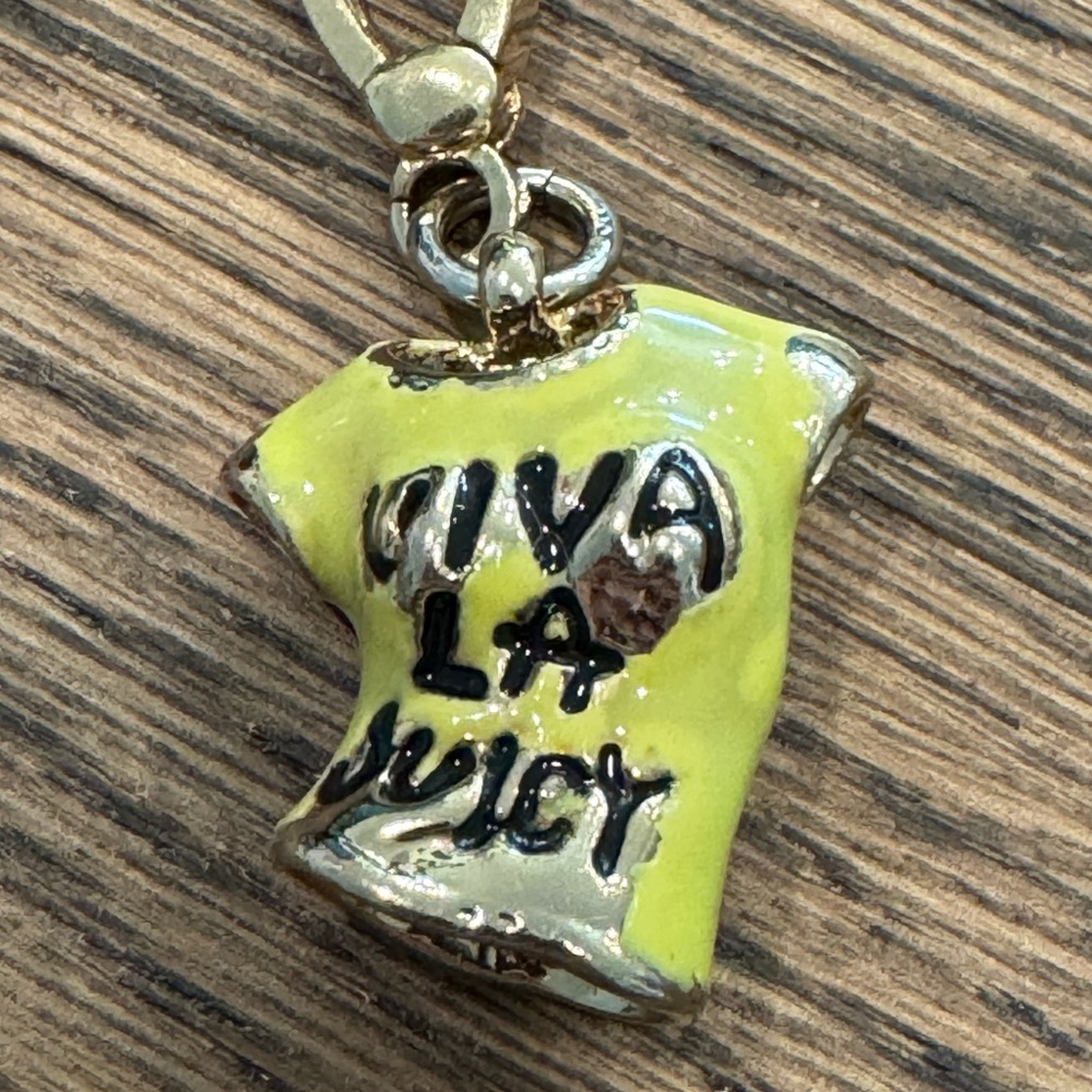 SALE☀️ Vintage Viva La Juicy tshirt charm